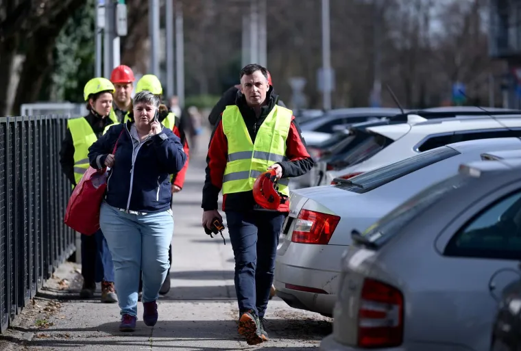 Vojska stigla u Vjesnik, otkriveno i &scaron;to se događa na 15. katu: 'Uskoro kreće prva faza'