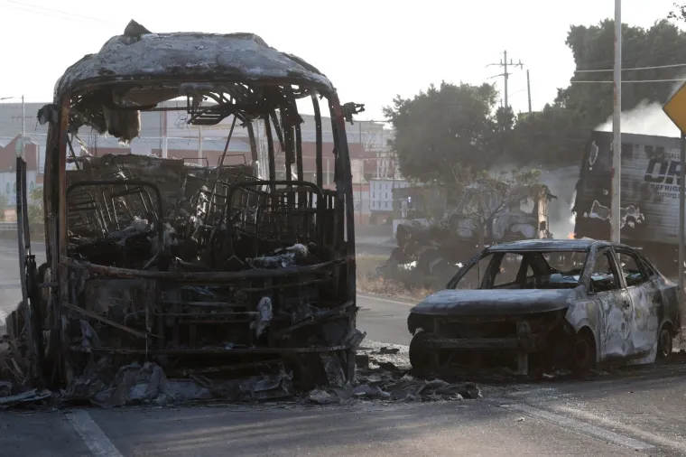 Krvava osveta narkokartela u fotografijama: Gore benzinske, eskaliralo nasilje, na ulicama duge cijevi