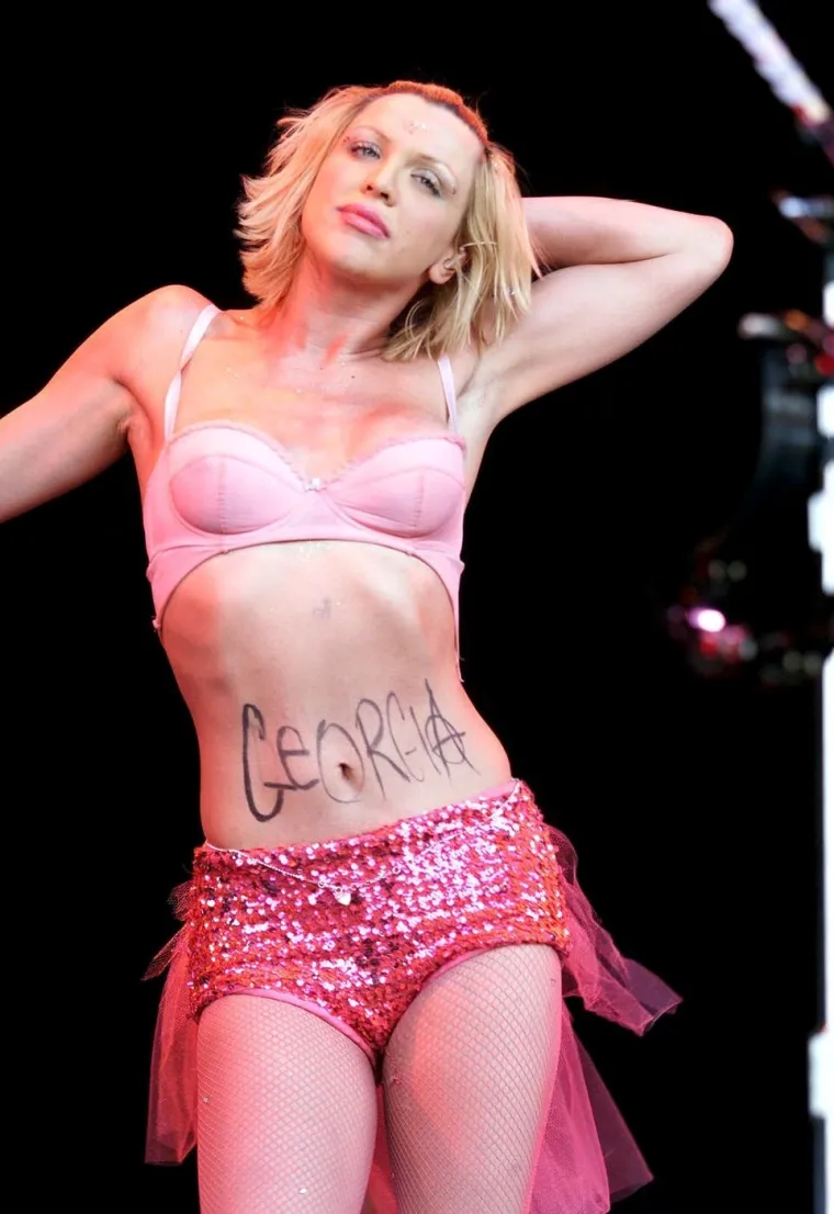 Smatrana je najomraženijom ženom devedesetih. Kako izgleda život Courtney Love danas?