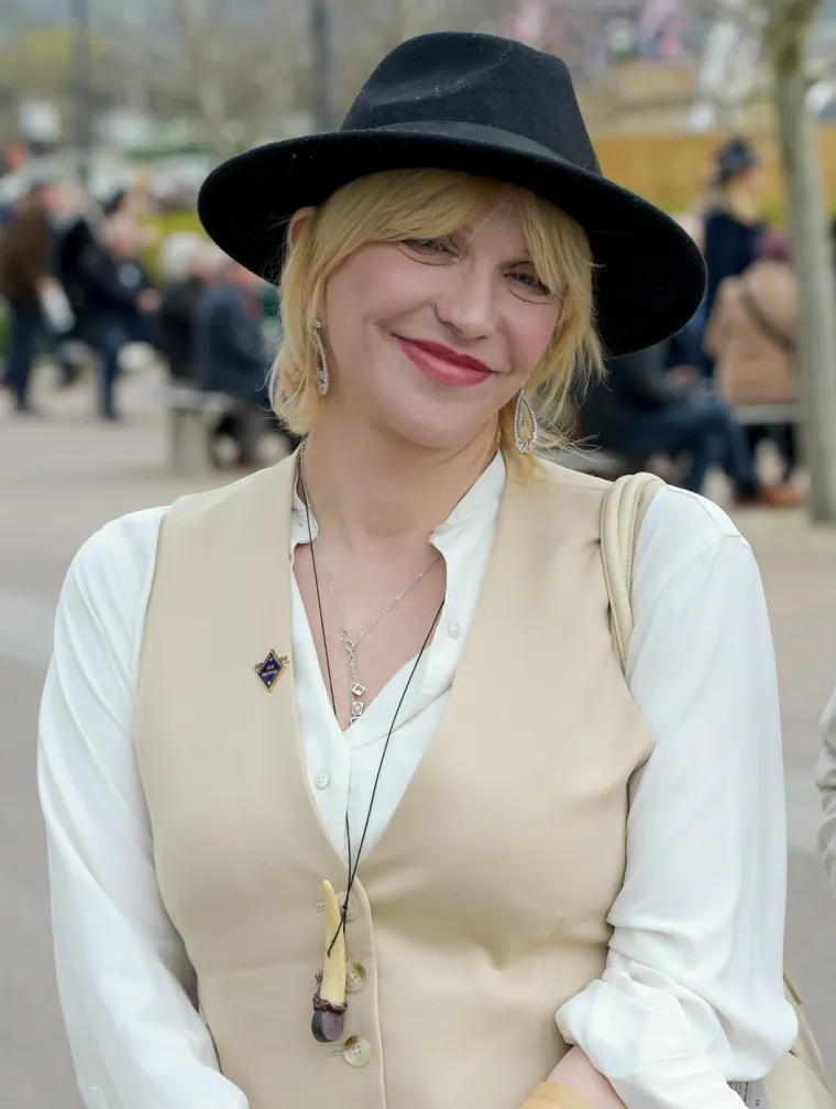 Smatrana je najomraženijom ženom devedesetih. Kako izgleda život Courtney Love danas?