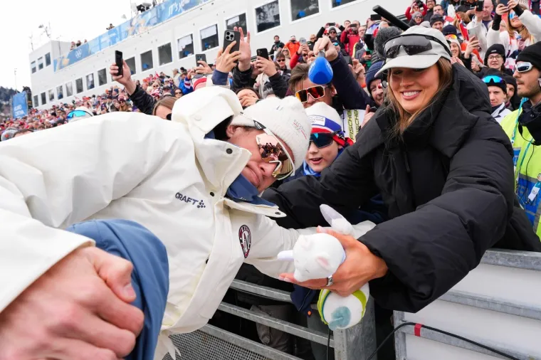 Mjesecima ju nije htio poljubiti, a onda joj priredio ovo: Junak Igara i prekrasna zaručnica postali hit