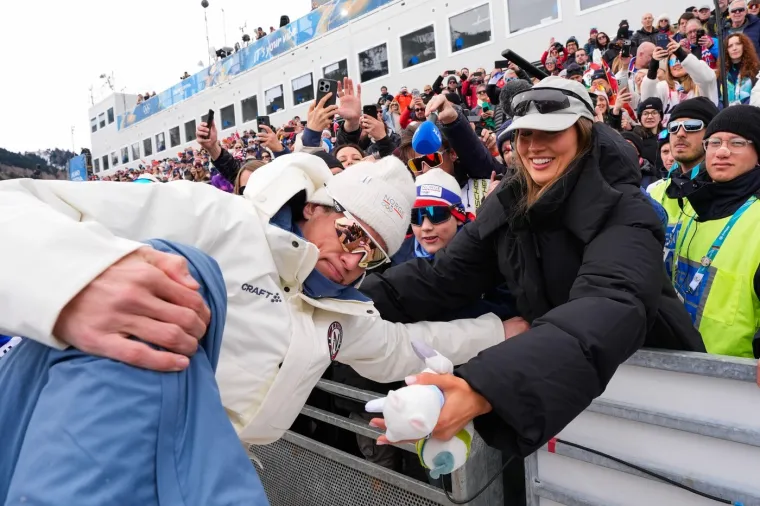 Mjesecima ju nije htio poljubiti, a onda joj priredio ovo: Junak Igara i prekrasna zaručnica postali hit