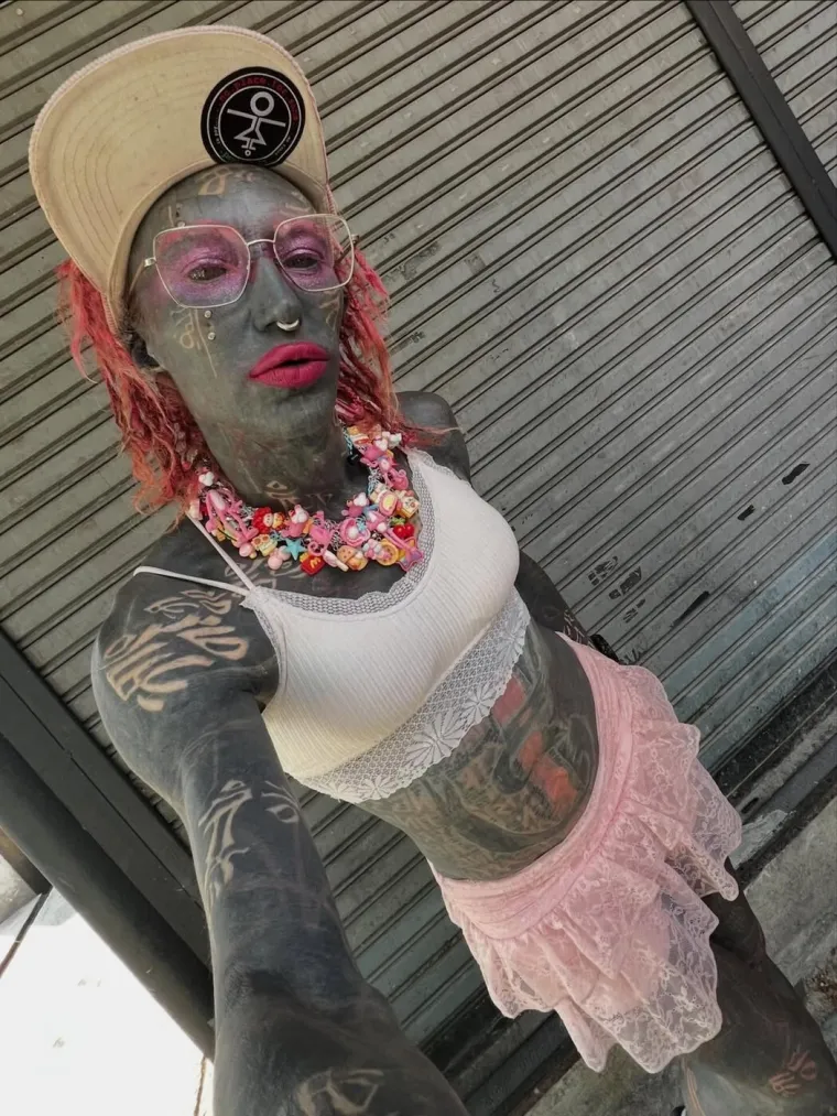 Transrodna umjetnica klijentici istetovirala slijepo oko: Rezultat je čudesan