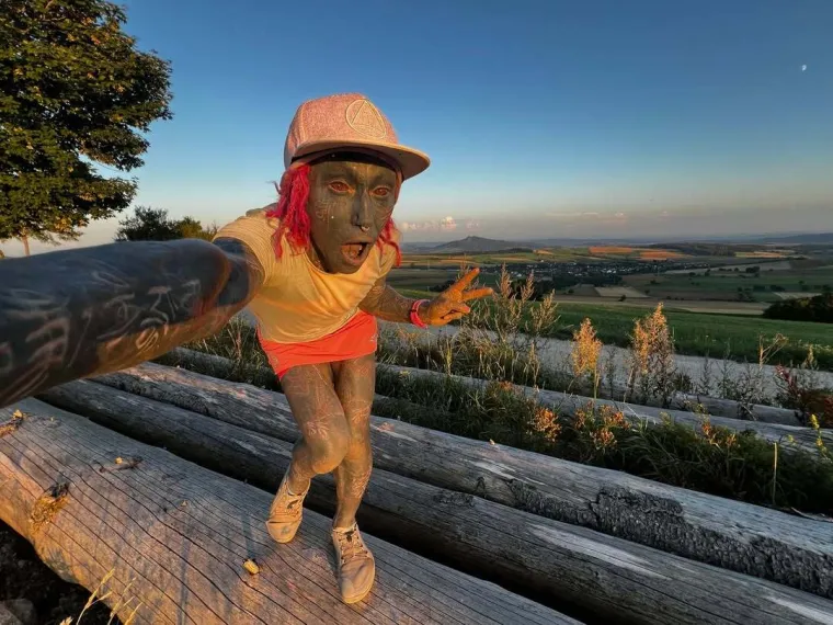 Transrodna umjetnica klijentici istetovirala slijepo oko: Rezultat je čudesan