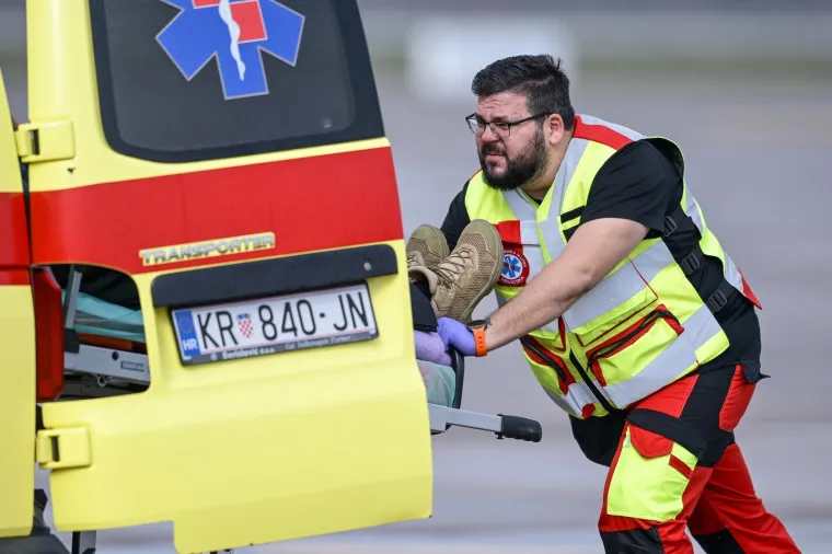 Potresni prizori na 'Tuđmanu': Ovo su heroji koje će operirati i liječiti hrvatski doktori