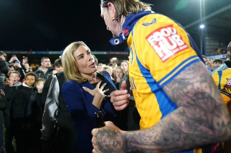 Zvali su je 'plavu&scaron;om bez mozga', a ona je od nogometnog kluba stvorila pravo čudo