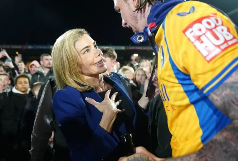 Zvali su je 'plavu&scaron;om bez mozga', a ona je od nogometnog kluba stvorila pravo čudo