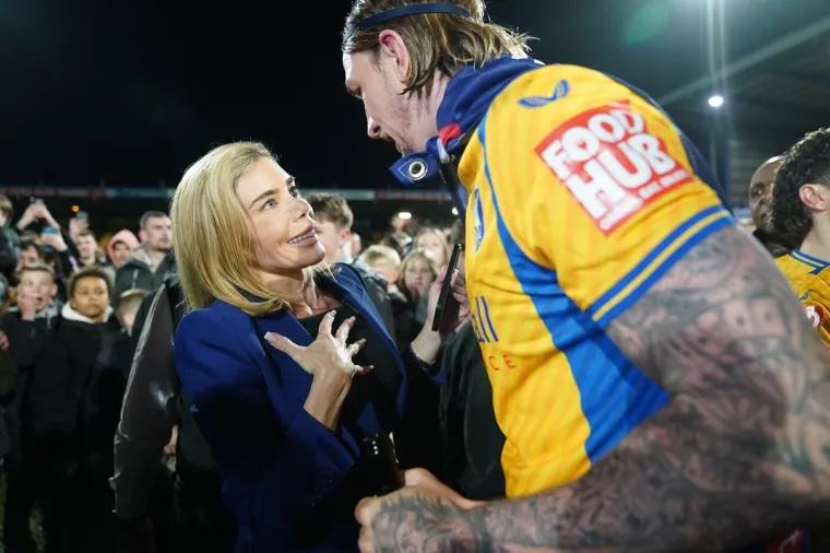 Zvali su je 'plavu&scaron;om bez mozga', a ona je od nogometnog kluba stvorila pravo čudo