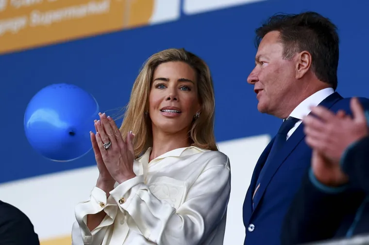 Zvali su je 'plavu&scaron;om bez mozga', a ona je od nogometnog kluba stvorila pravo čudo