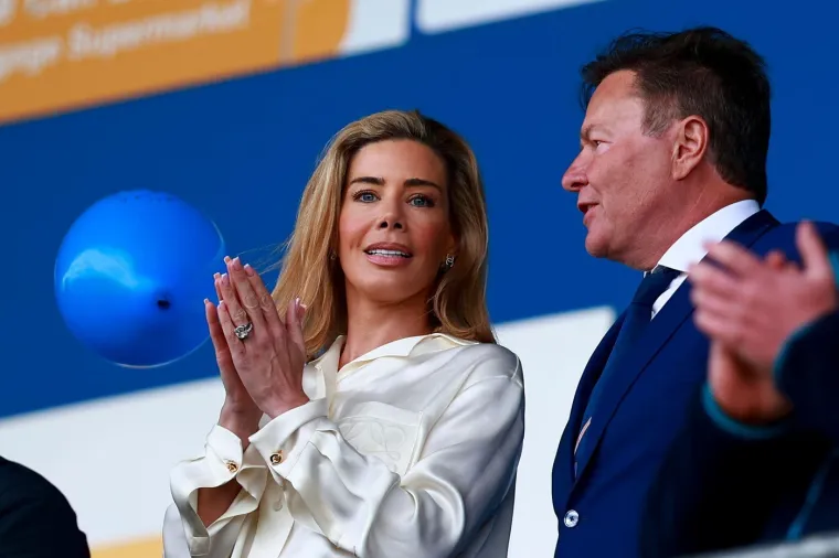 Zvali su je 'plavu&scaron;om bez mozga', a ona je od nogometnog kluba stvorila pravo čudo