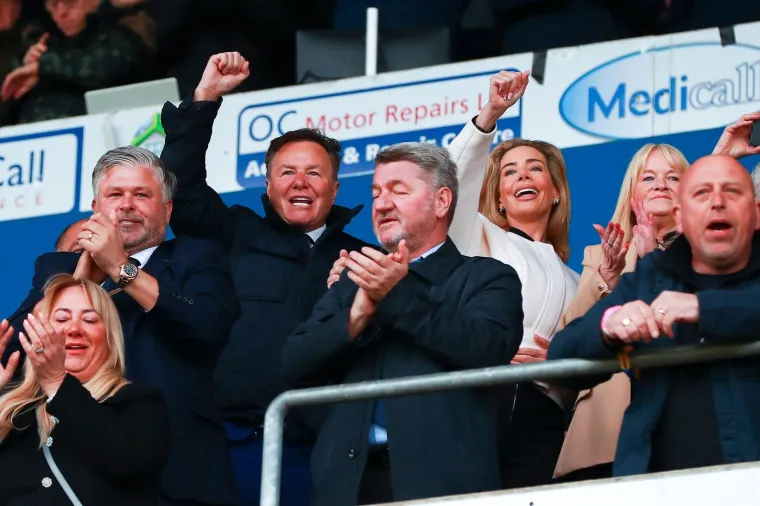 Zvali su je 'plavu&scaron;om bez mozga', a ona je od nogometnog kluba stvorila pravo čudo