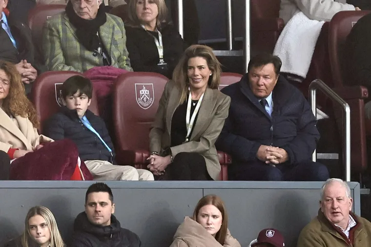 Zvali su je 'plavu&scaron;om bez mozga', a ona je od nogometnog kluba stvorila pravo čudo