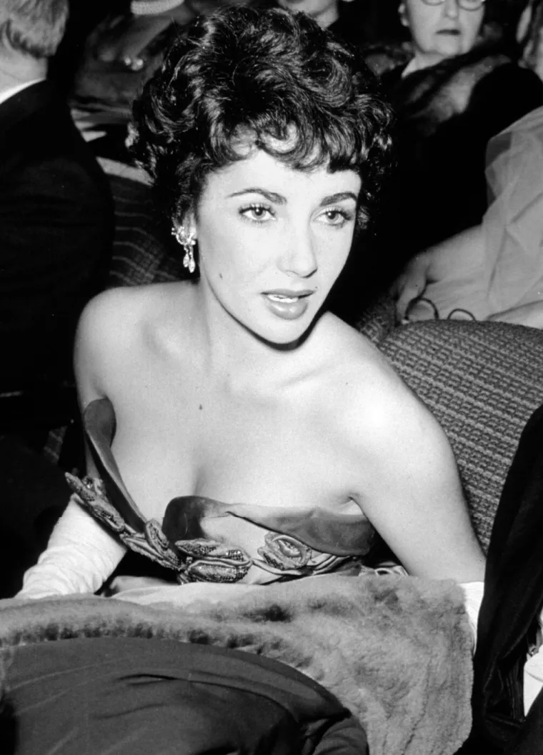 Imala je ljubičaste oči i osam brakova: Za&scaron;to legendarna Elizabeth Taylor i danas fascinira svijet