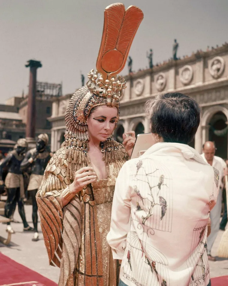 Imala je ljubičaste oči i osam brakova: Za&scaron;to legendarna Elizabeth Taylor i danas fascinira svijet