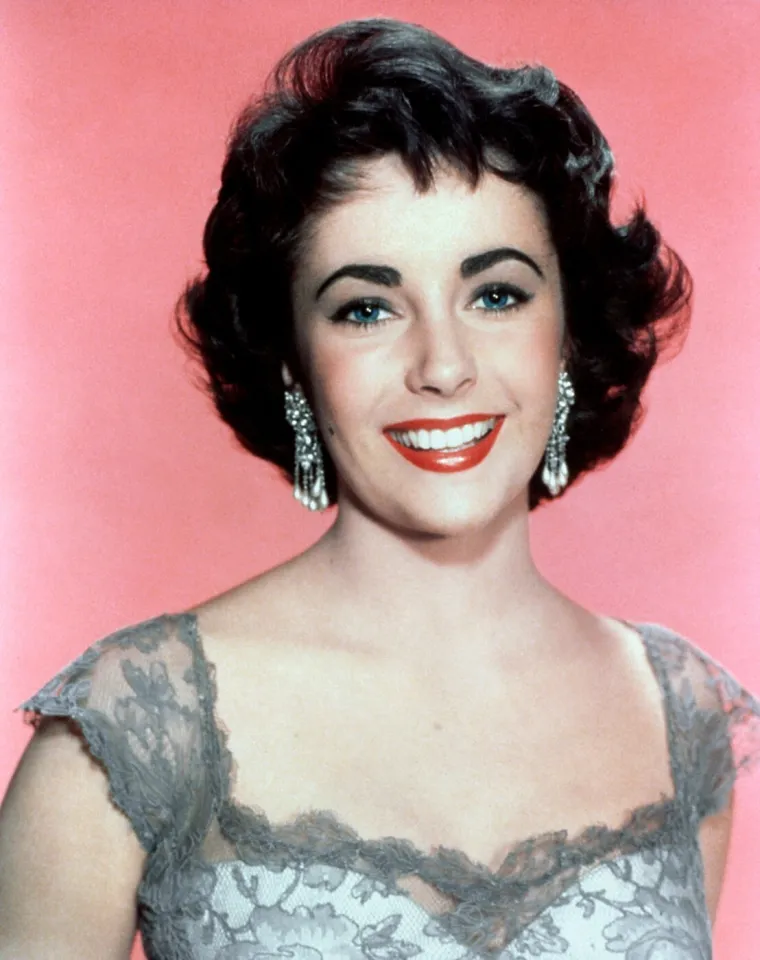 Imala je ljubičaste oči i osam brakova: Za&scaron;to legendarna Elizabeth Taylor i danas fascinira svijet
