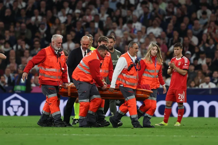 Ovo je trenutak kada je cijeli Bernabeu protrnuo! Zvijezda Reala ostala nepomično ležati na tlu...