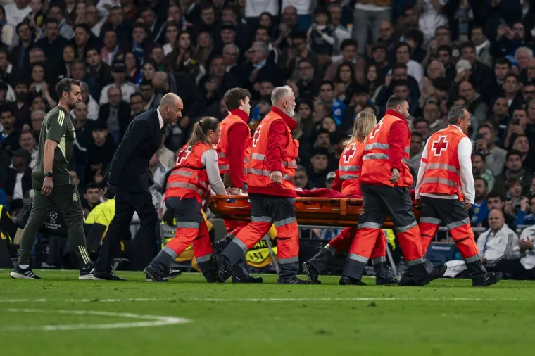 Ovo je trenutak kada je cijeli Bernabeu protrnuo! Zvijezda Reala ostala nepomično ležati na tlu...