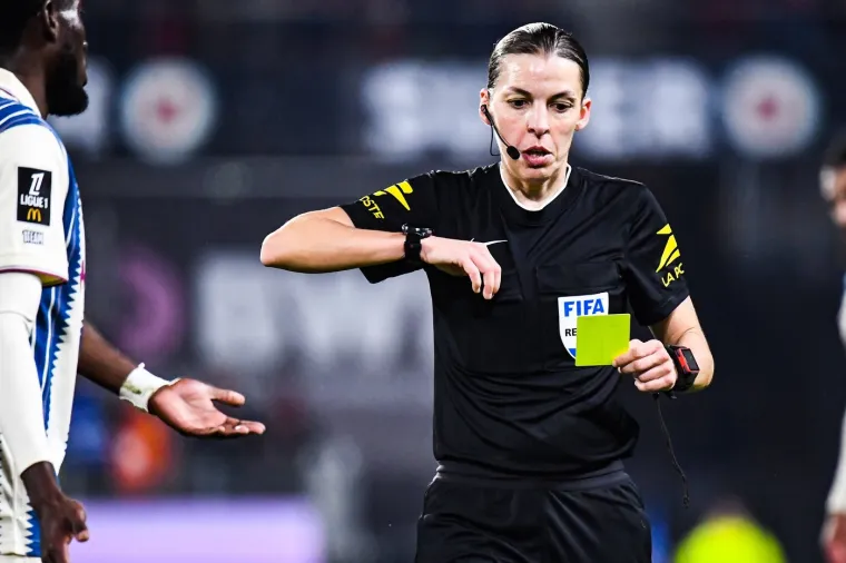 Od njih drhte najveće nogometne zvijezde! Ovo su najatraktivnije sutkinje svijeta zelenog tepiha