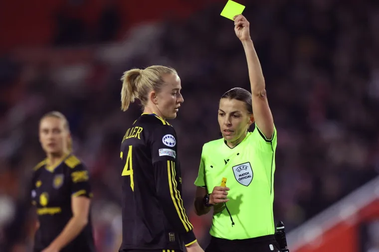 Od njih drhte najveće nogometne zvijezde! Ovo su najatraktivnije sutkinje svijeta zelenog tepiha