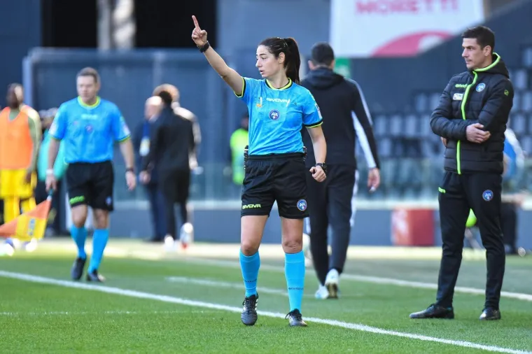 Od njih drhte najveće nogometne zvijezde! Ovo su najatraktivnije sutkinje svijeta zelenog tepiha