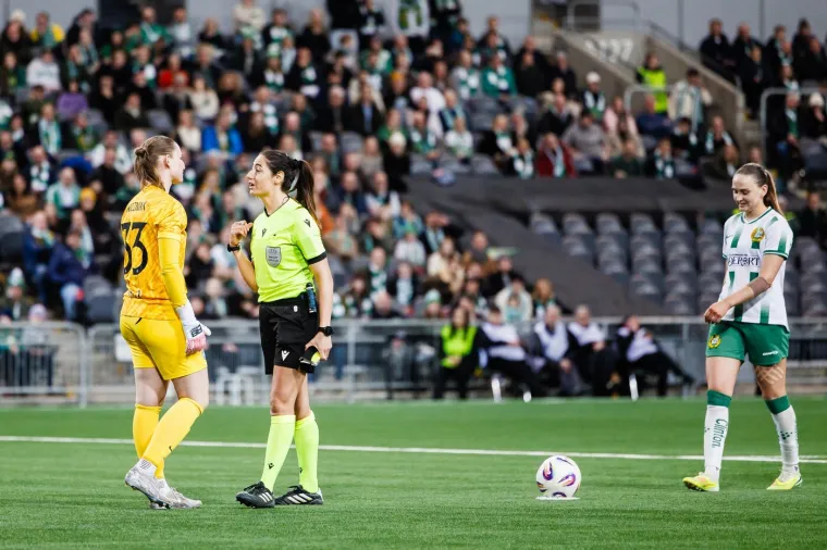 Od njih drhte najveće nogometne zvijezde! Ovo su najatraktivnije sutkinje svijeta zelenog tepiha