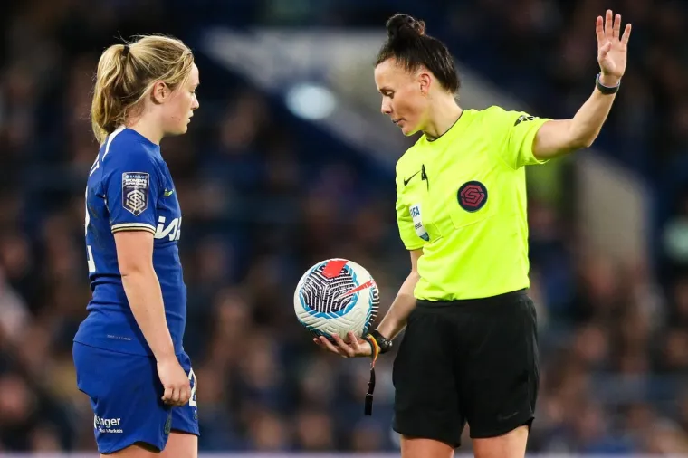 Od njih drhte najveće nogometne zvijezde! Ovo su najatraktivnije sutkinje svijeta zelenog tepiha