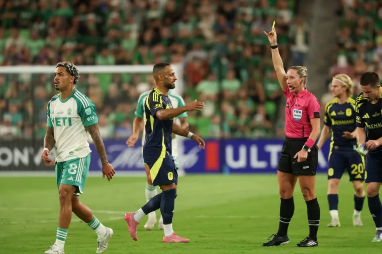 Od njih drhte najveće nogometne zvijezde! Ovo su najatraktivnije sutkinje svijeta zelenog tepiha