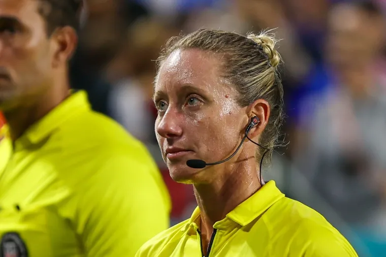 Od njih drhte najveće nogometne zvijezde! Ovo su najatraktivnije sutkinje svijeta zelenog tepiha