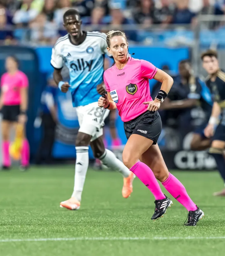 Od njih drhte najveće nogometne zvijezde! Ovo su najatraktivnije sutkinje svijeta zelenog tepiha