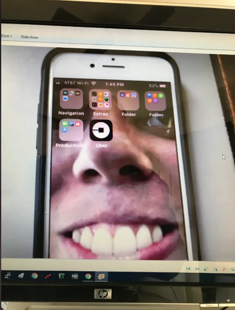 Ovako to izgleda kada se stariji ljudi dočepaju dru&scaron;tvenih mreža: Prizori su čisti urnebes