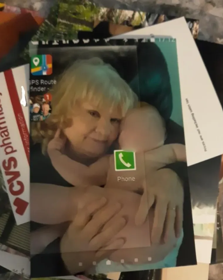 Ovako to izgleda kada se stariji ljudi dočepaju dru&scaron;tvenih mreža: Prizori su čisti urnebes