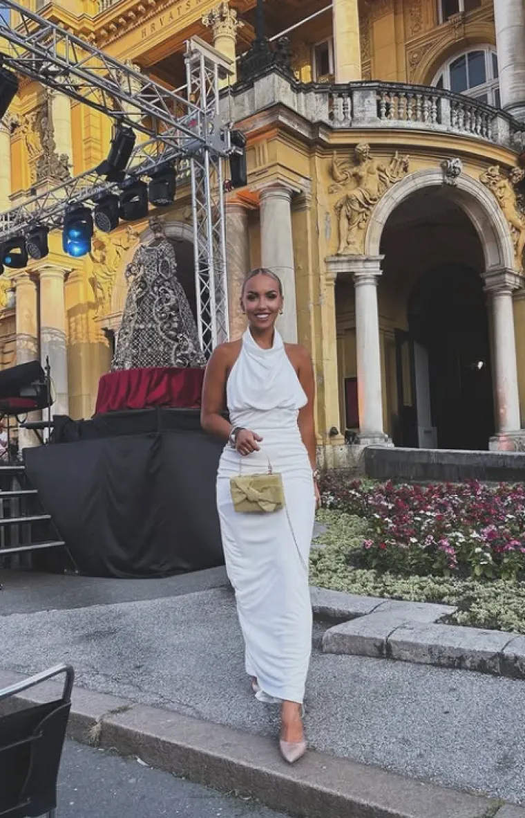 Ova djevojka večeras kuha u 'Večeri za pet': Voli izazovnu odjeću i mu&scaron;karcima oduzima dah