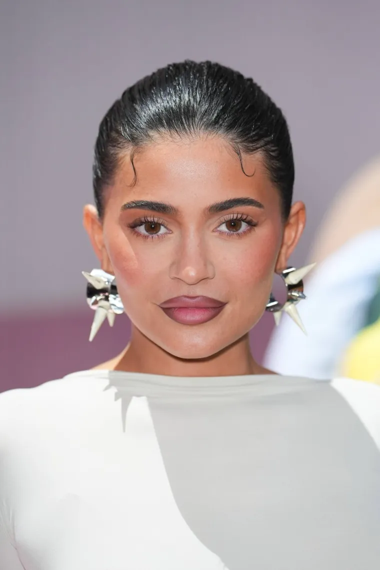 Da, to je Kylie Jenner ! Prepoznajete li ju? Ovako je izgledala prije odlaska pod nož