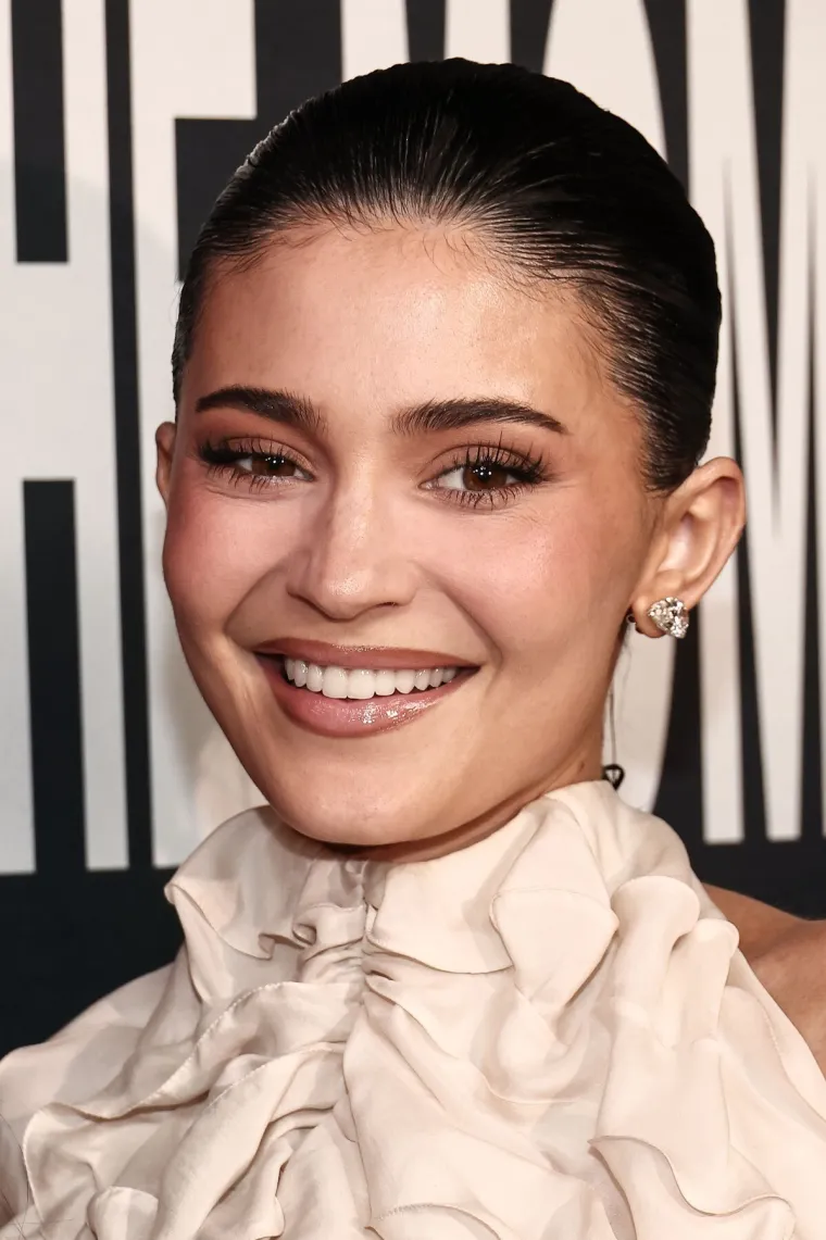 Da, to je Kylie Jenner ! Prepoznajete li ju? Ovako je izgledala prije odlaska pod nož