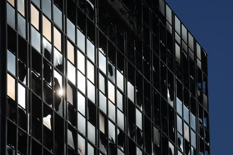 Bageri krenuli s ru&scaron;enjem oko Vjesnika: Na 15. katu postavili posebne podupirače