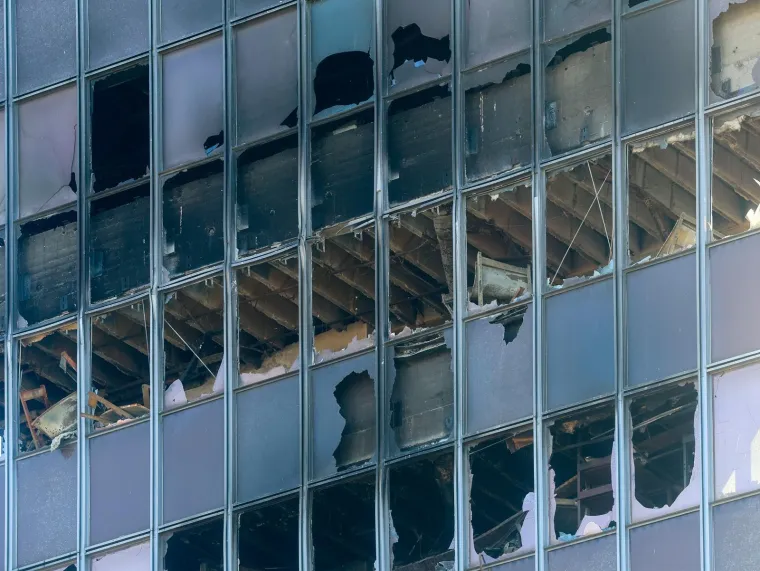 Bageri krenuli s ru&scaron;enjem oko Vjesnika: Na 15. katu postavili posebne podupirače