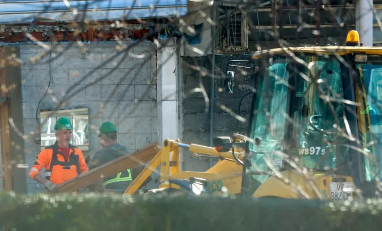 Bageri krenuli s ru&scaron;enjem oko Vjesnika: Na 15. katu postavili posebne podupirače