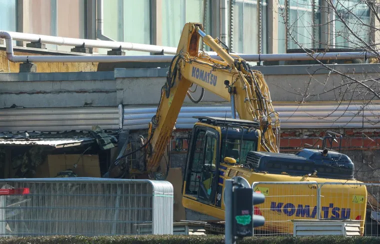 Bageri krenuli s ru&scaron;enjem oko Vjesnika: Na 15. katu postavili posebne podupirače