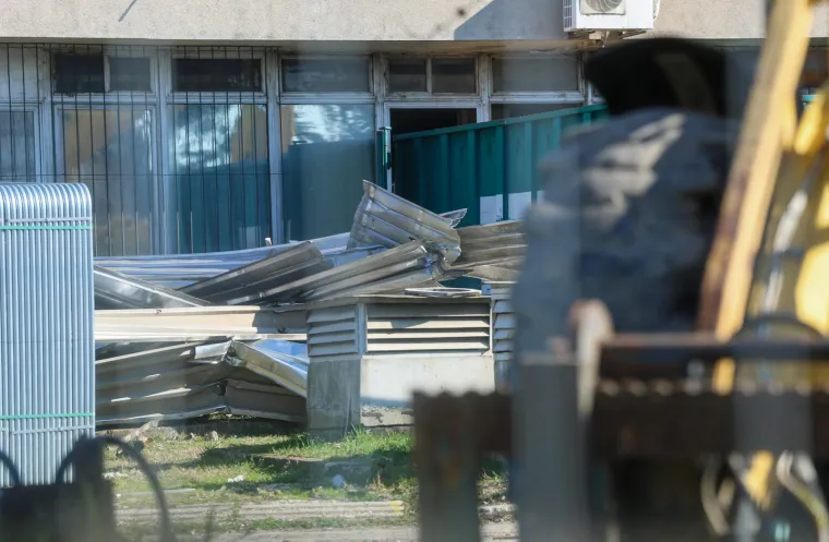 Bageri krenuli s ru&scaron;enjem oko Vjesnika: Na 15. katu postavili posebne podupirače