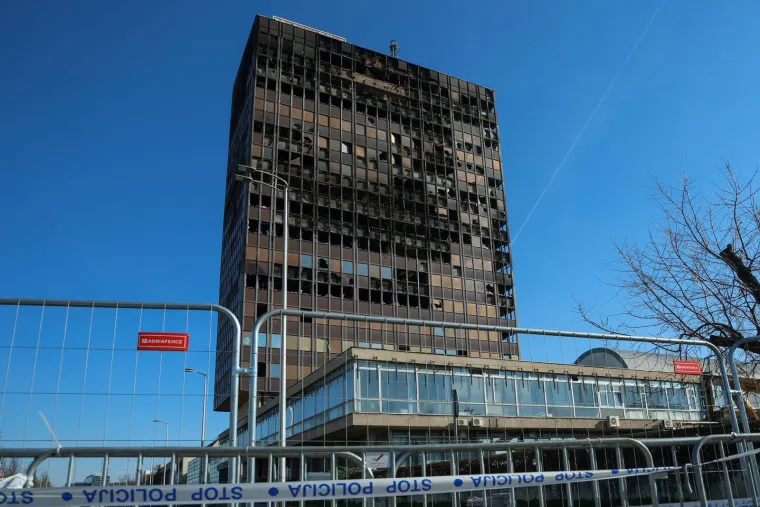 Bageri krenuli s ru&scaron;enjem oko Vjesnika: Na 15. katu postavili posebne podupirače