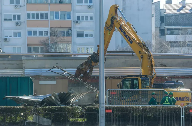 Bageri krenuli s ru&scaron;enjem oko Vjesnika: Na 15. katu postavili posebne podupirače