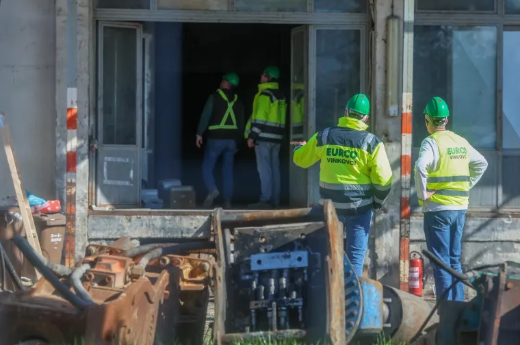 Bageri krenuli s ru&scaron;enjem oko Vjesnika: Na 15. katu postavili posebne podupirače