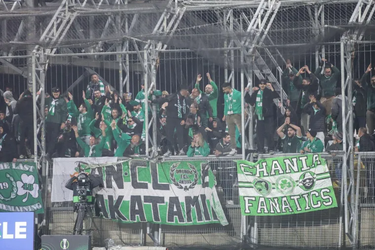 Euforija na Rujevici, navijači luduju, a jedan zamaskirani lik s bakljom je ukrao pažnju