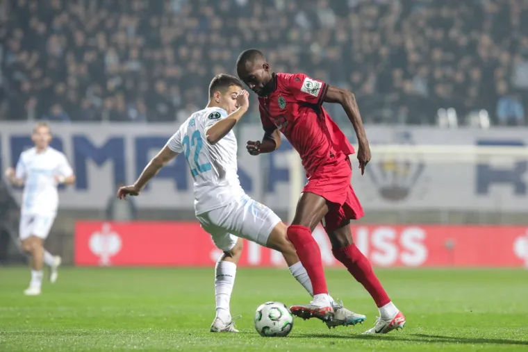 Euforija na Rujevici, navijači luduju, a jedan zamaskirani lik s bakljom je ukrao pažnju