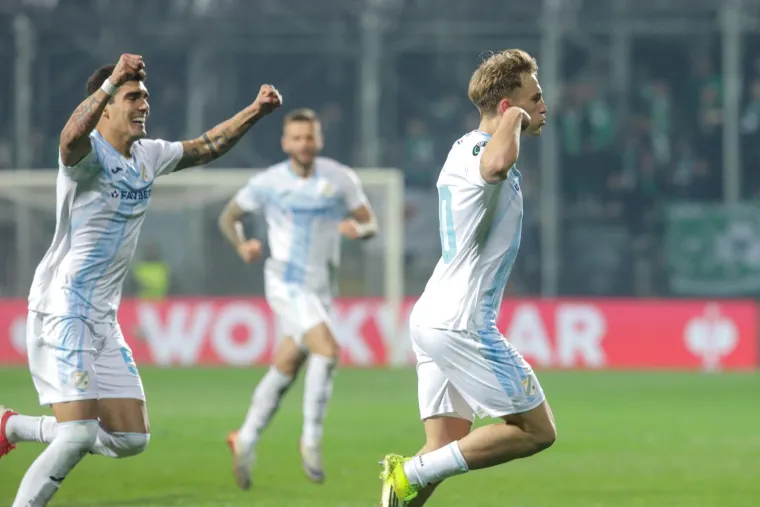 Euforija na Rujevici, navijači luduju, a jedan zamaskirani lik s bakljom je ukrao pažnju