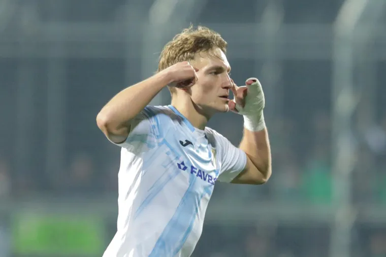 Euforija na Rujevici, navijači luduju, a jedan zamaskirani lik s bakljom je ukrao pažnju