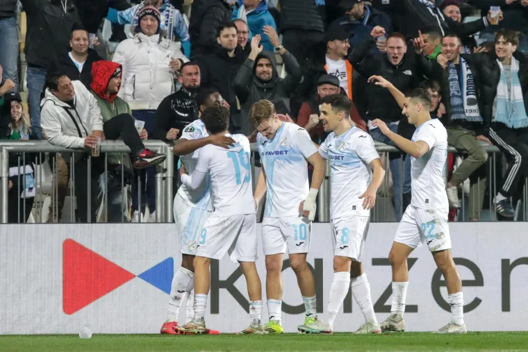 Euforija na Rujevici, navijači luduju, a jedan zamaskirani lik s bakljom je ukrao pažnju