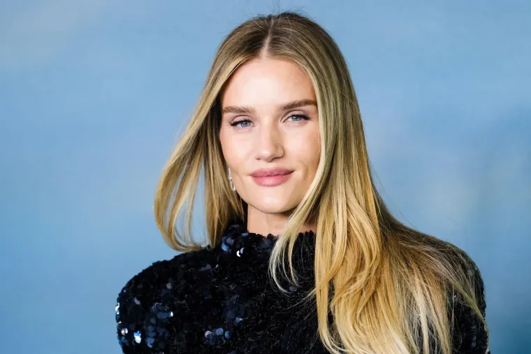 Promjene na licu manekenke potaknule raspravu obožavatelja: Pogledajte kako ona inače izgleda