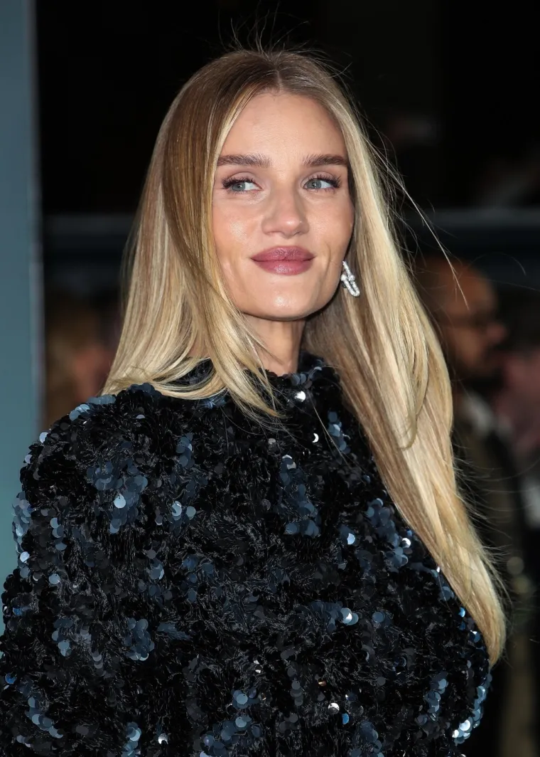 Promjene na licu manekenke potaknule raspravu obožavatelja: Pogledajte kako ona inače izgleda