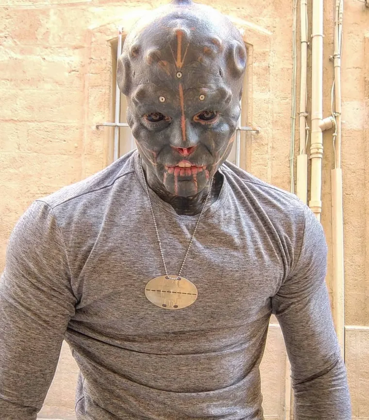 Bio je ba&scaron; zgodan mu&scaron;karac, a onda je od sebe napravio izvanzemaljca: Evo kako danas izgleda